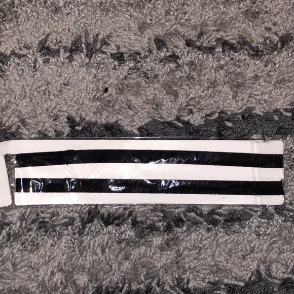 Plain black chokers - Picture 2 of 2